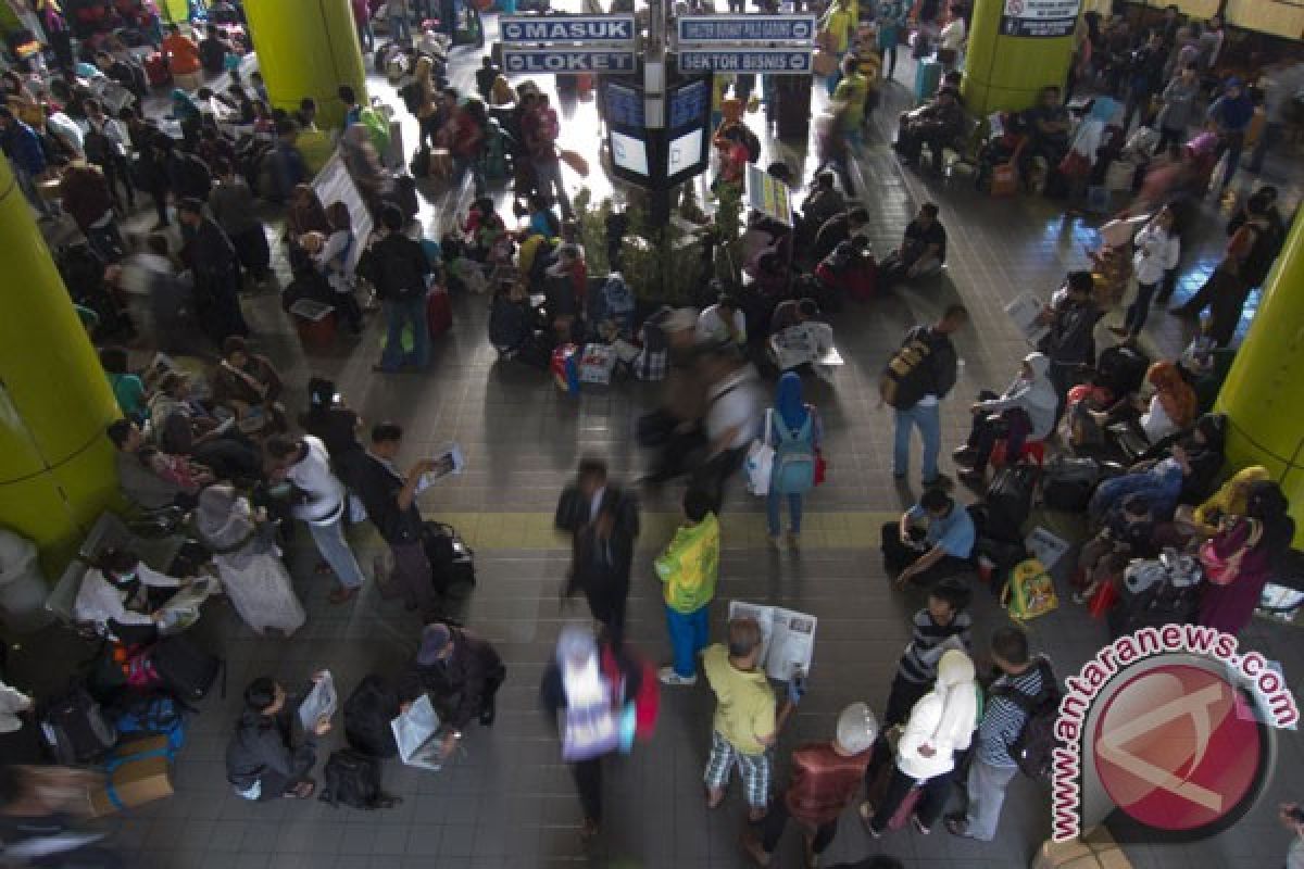 Arus balik di Stasiun Gambir mulai menurun