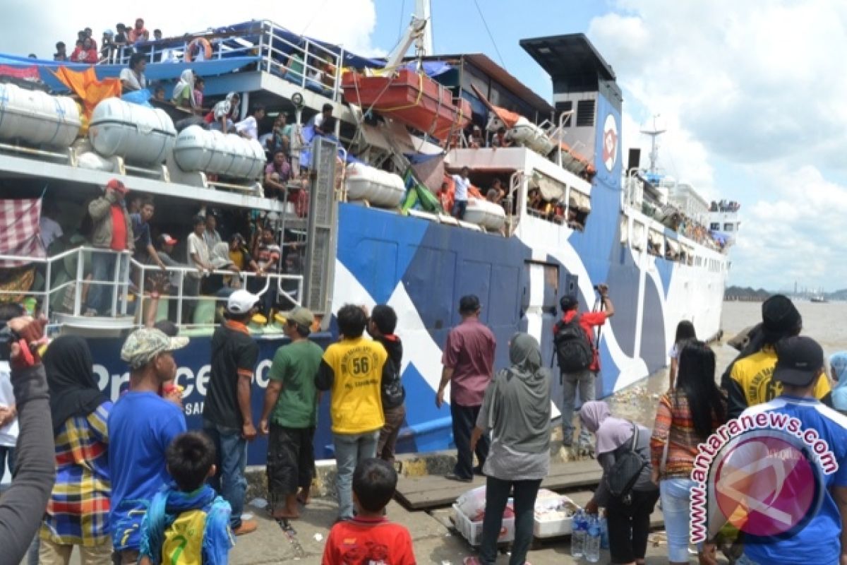 Ratusan Penumpang Telantar di Pelabuhan Nunukan