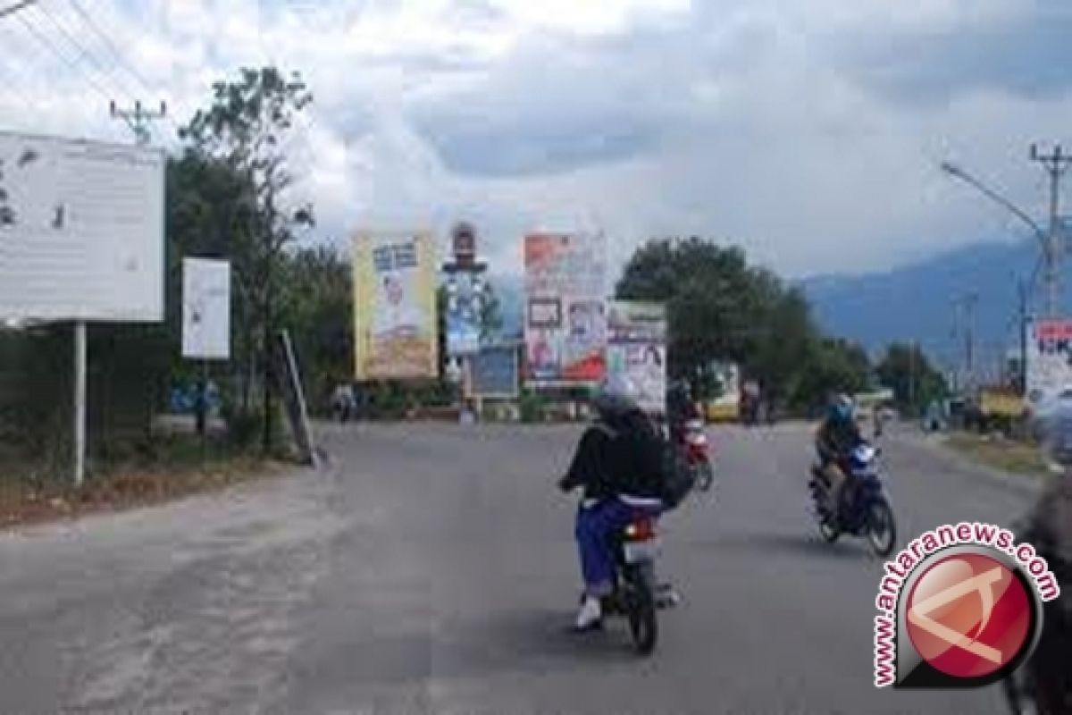 Papan Baliho di Tebingpos Muntok Bahayakan Warga