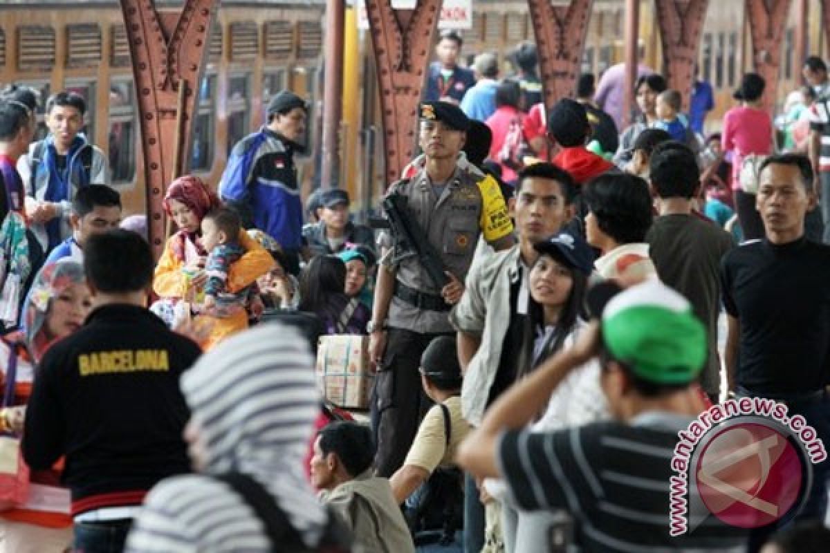 18 ribu penumpang diberangkatkan dari Stasiun Senen