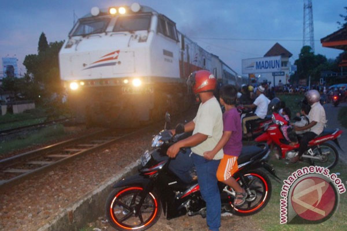 Arus balik Stasiun Madiun mulai ramai