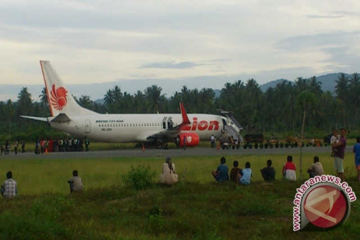 News Flash -Pesawat Lion Air Tergelincir Di Bandara Gorontalo
