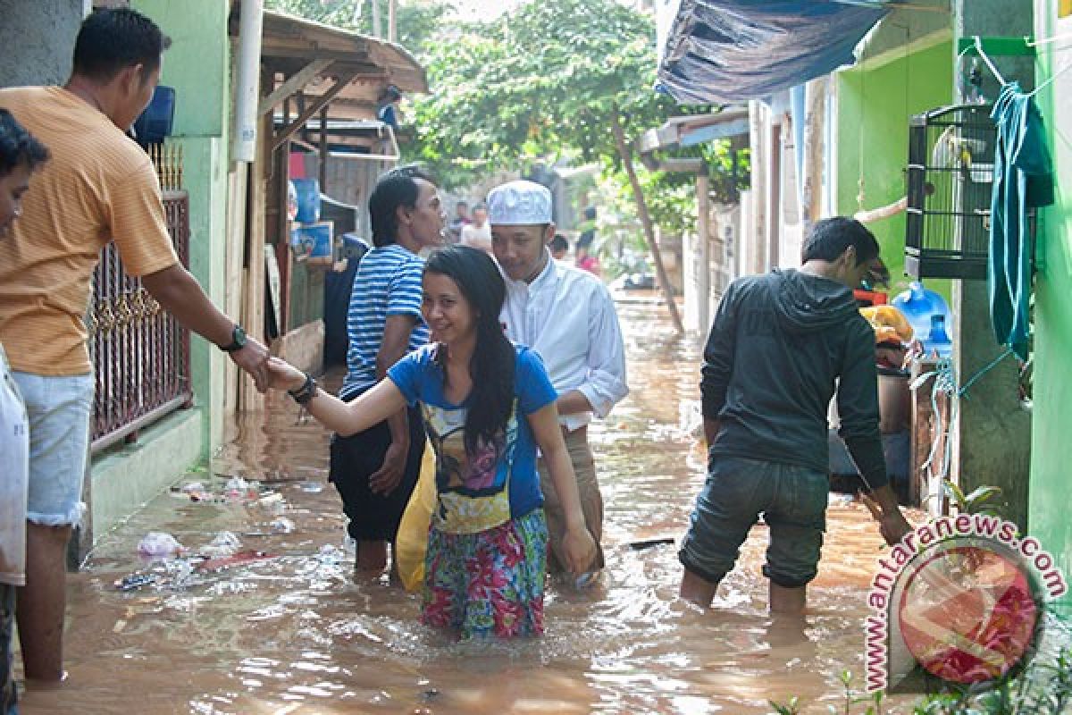Idul Fitri di tengah banjir Jakarta