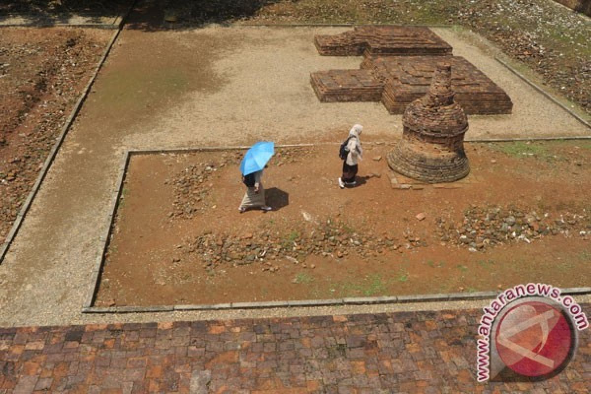 Muarojambi temple attracts increasing numbers of Lebaran revelers