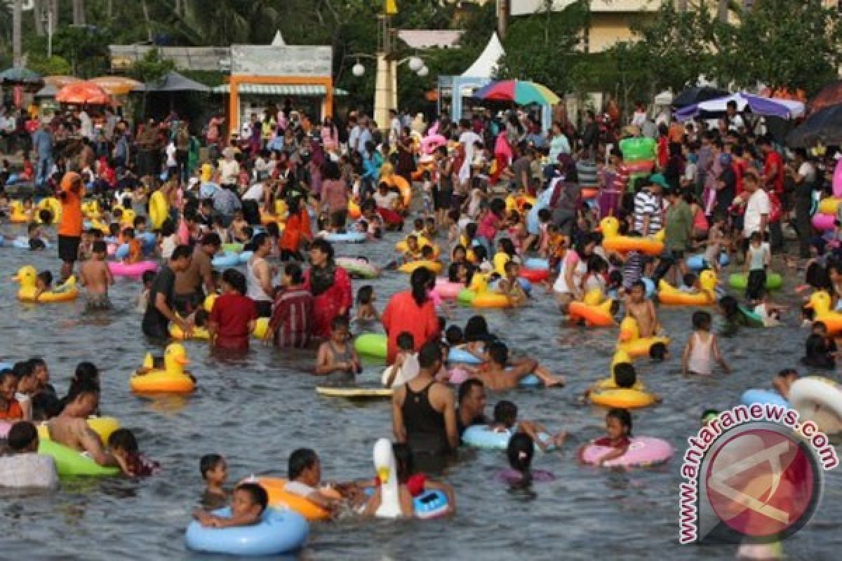 Mereka 'mudik' ke Ancol