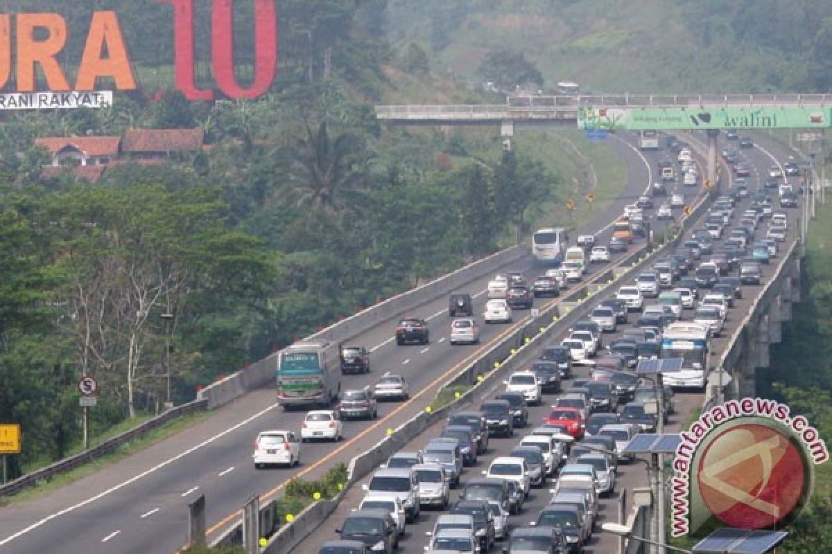 Cipularang arah Jakarta padat