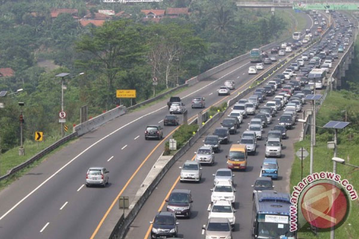 Macet 5 kilo di sekitar Tol Cipularang KM 72 