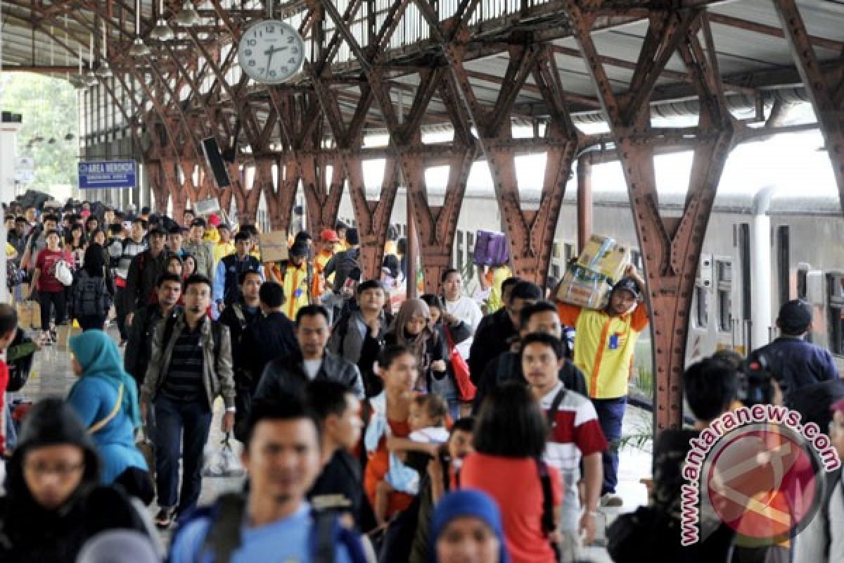 Arus balik di Stasiun Senen masih tinggi