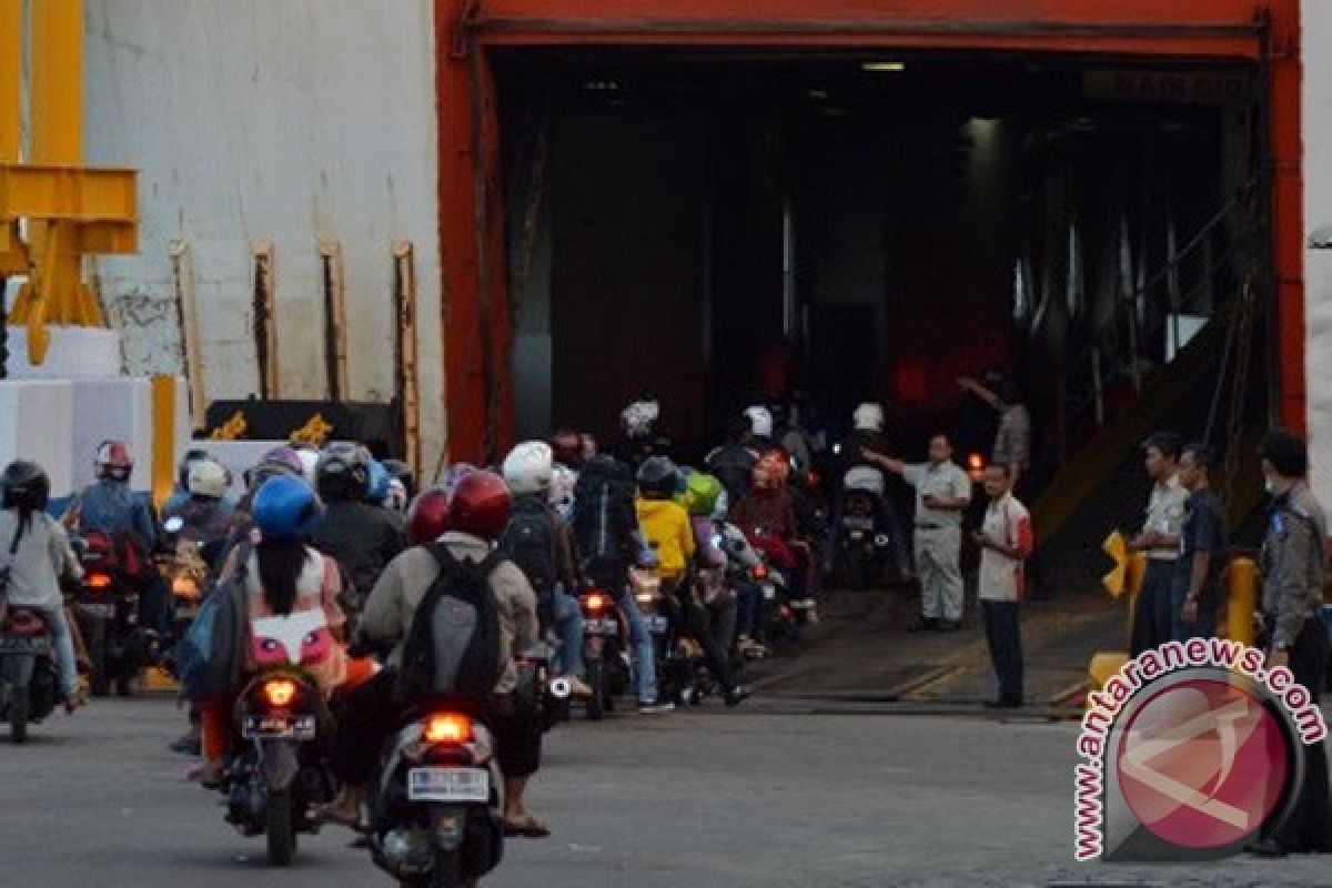 Penumpang arus balik padati Pelabuhan Bakauheni