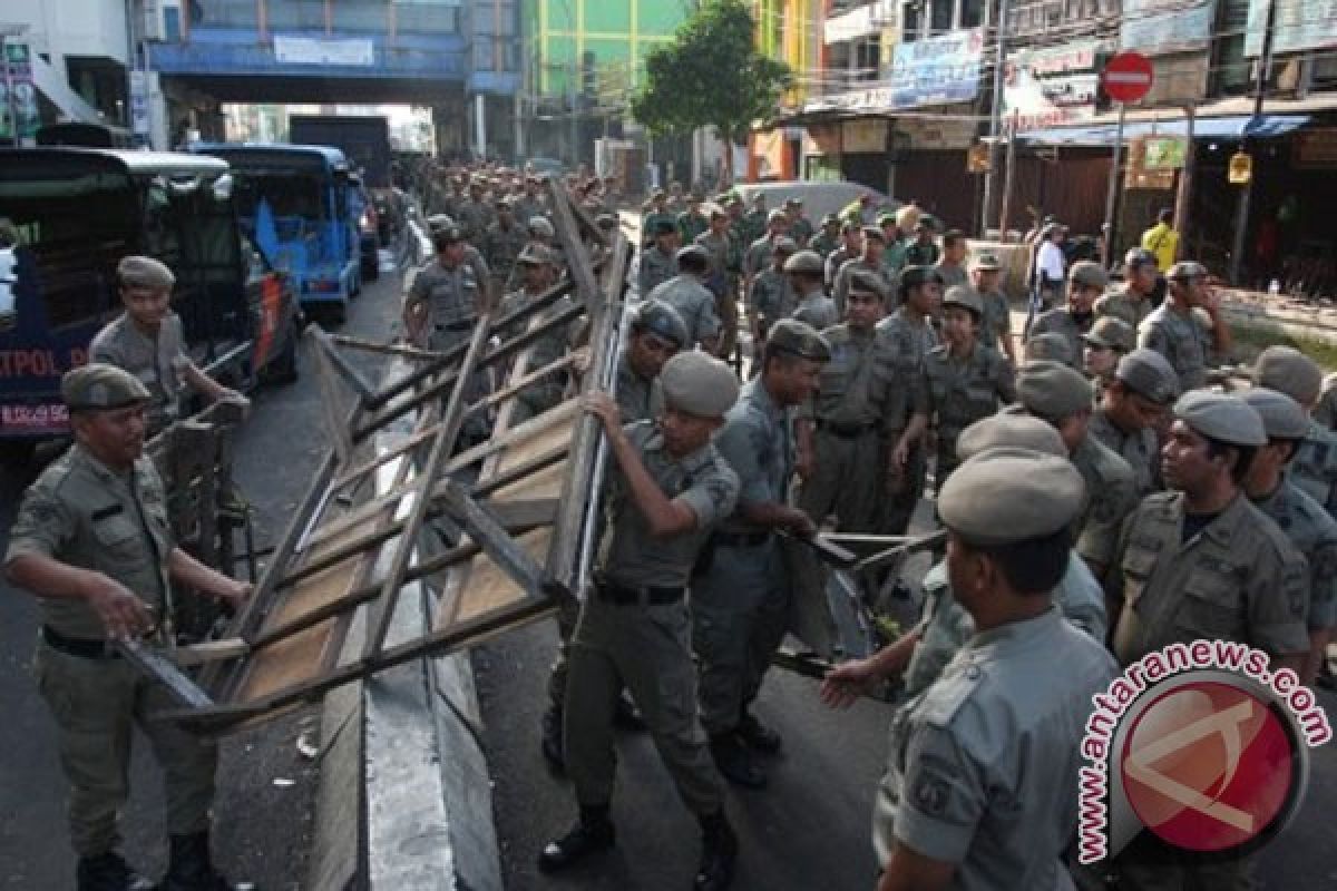 Ratusan PKL di Tanah Abang digusur