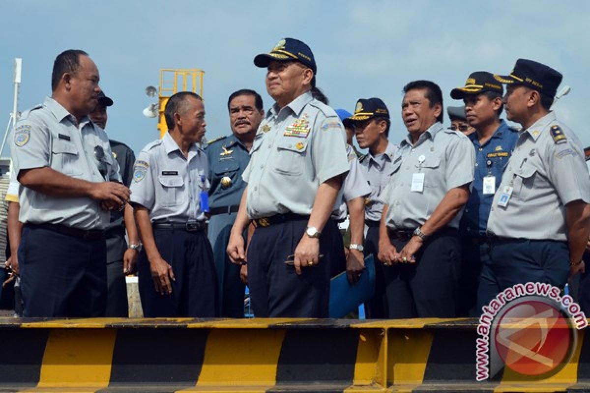 Menhub bilang pelaksanaan angkutan Lebaran 2013 baik