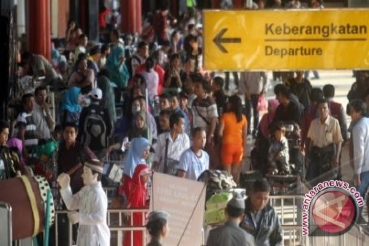 Lebaran 2016 - Arus Mudik Lebaran Bandara Mutiara Padat 