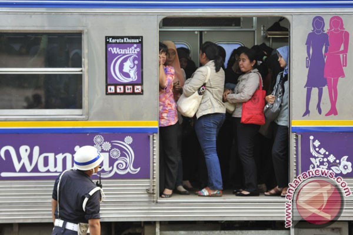 Artikel - Menjadi perempuan penumpang dalam angkutan umum