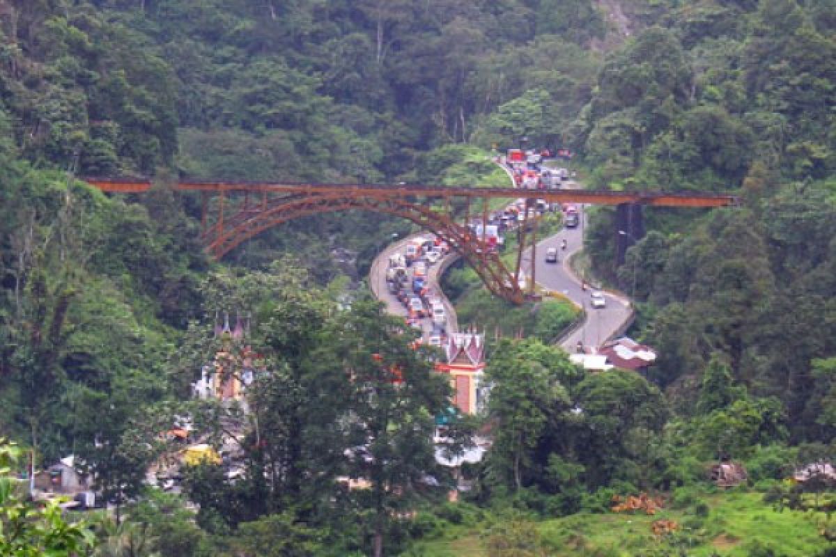 Jalur Sumbar-Riau macet