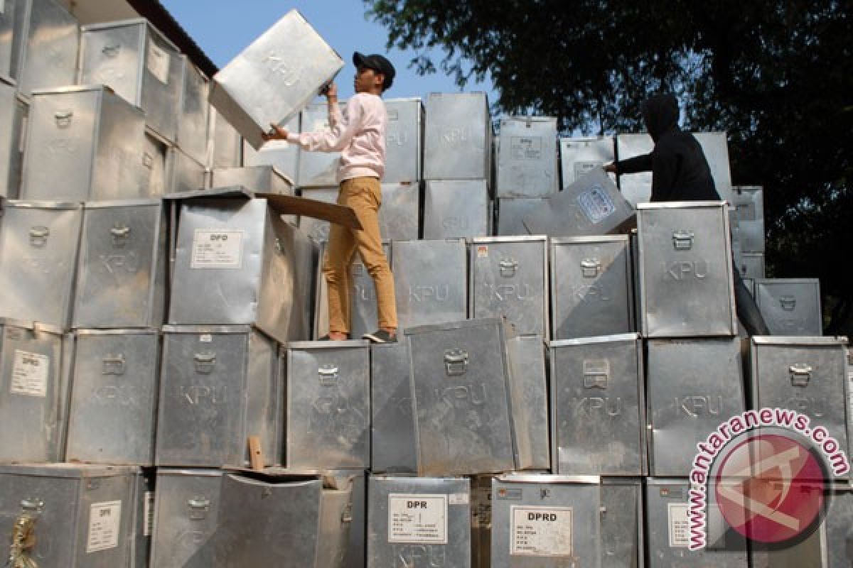 Ratusan kotak suara di Cianjur rusak saat didistribusikan