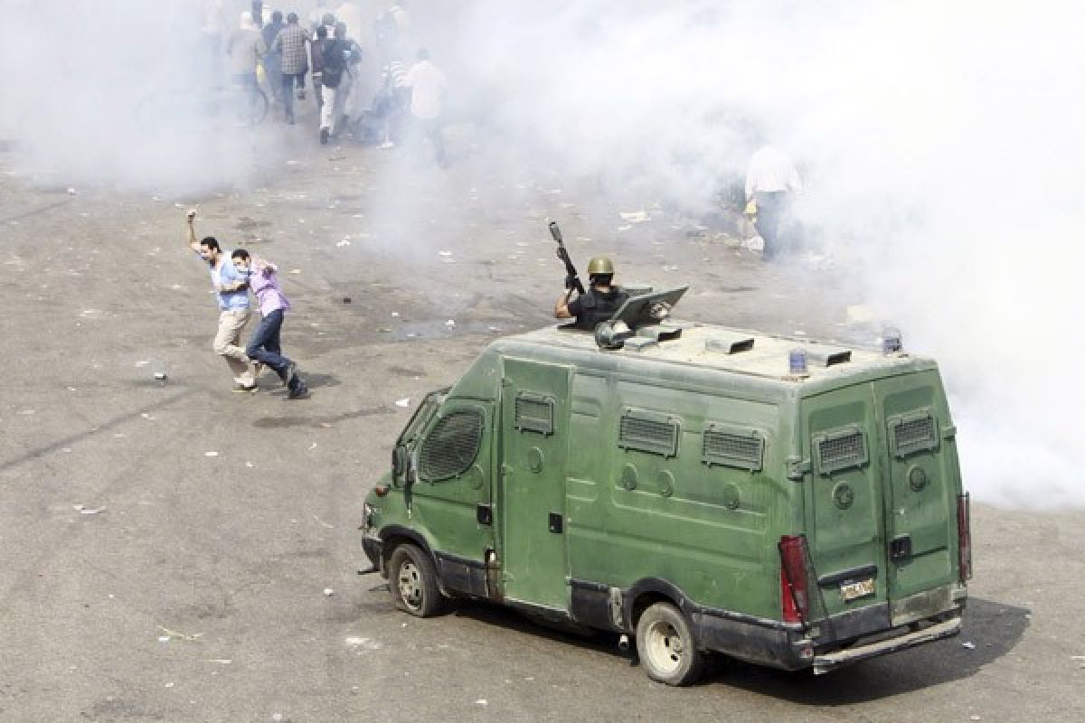 Pasukan keamanan bubarkan aksi-duduk baru pro-Moursi di Kairo