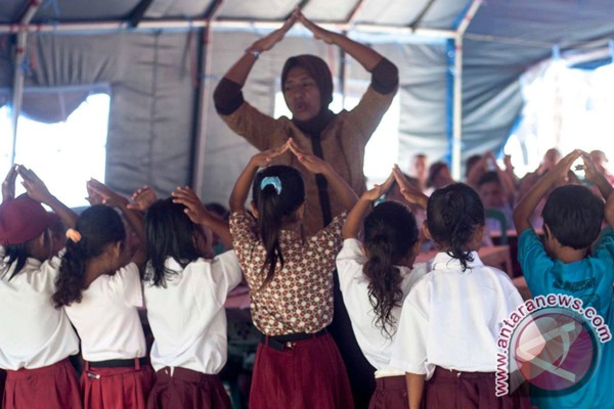 Legislatif desak gaji ratusan guru Maluku Tengah segera dibayar