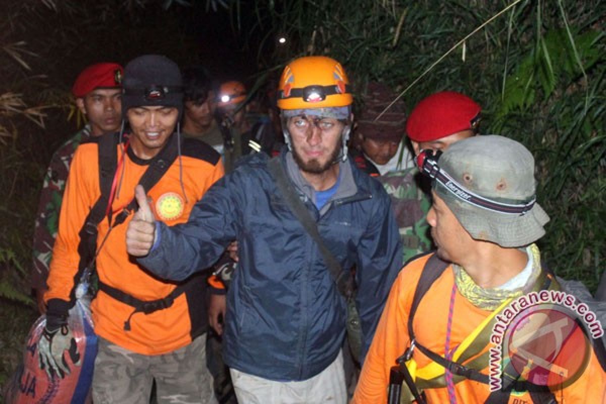 Pendaki tersesat di Gunung Sindoro belum ditemukan