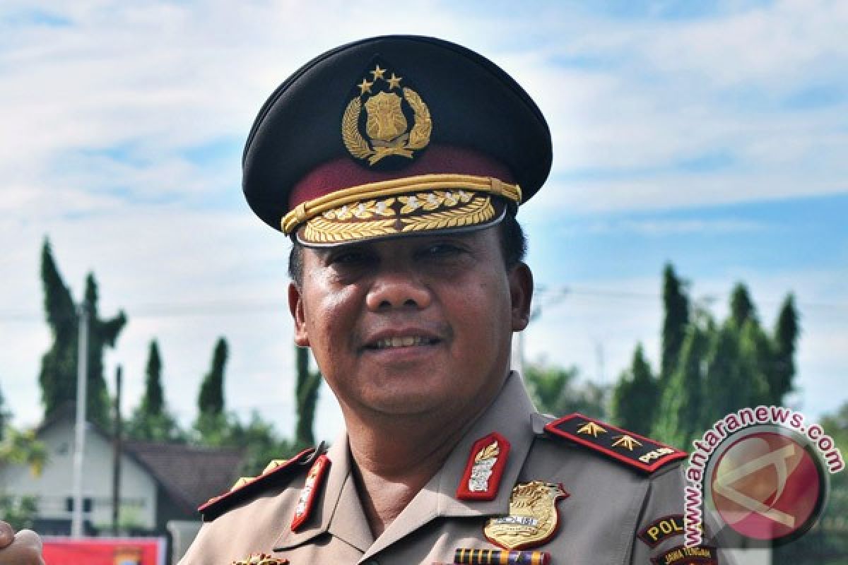 Thousands of policemen ensure security in Jakarta during easter