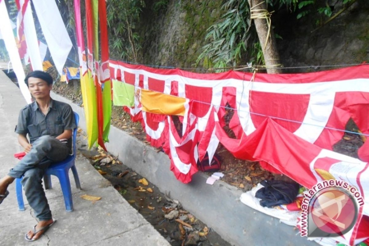 Arti `Merdeka` Bagi Penjual Bendera 