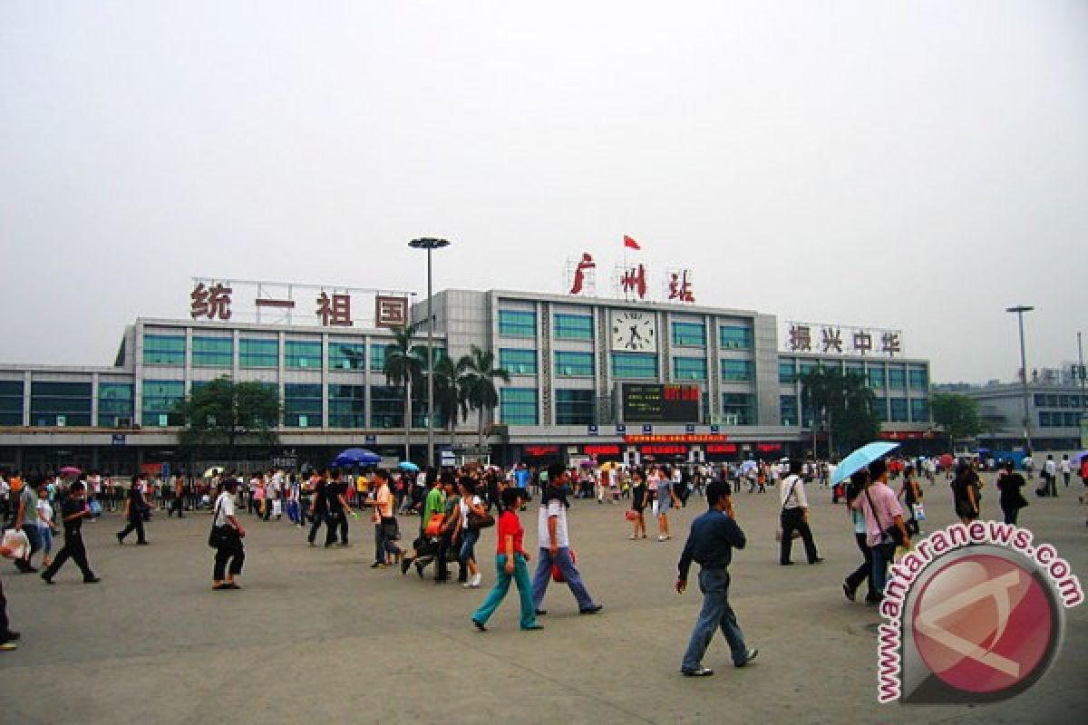 Tanah longsor, layanan kereta Guangzhou dihentikan