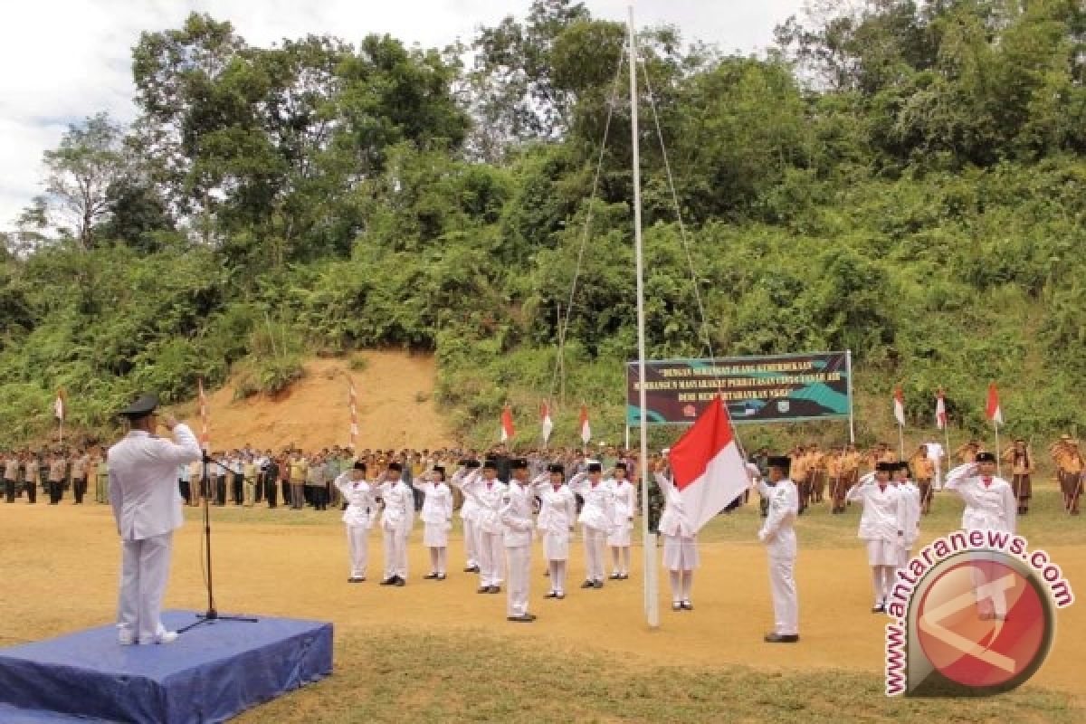 Pertama Kali Desa Perbatasan Suruh Tembawang Gelar Upacara HUT RI