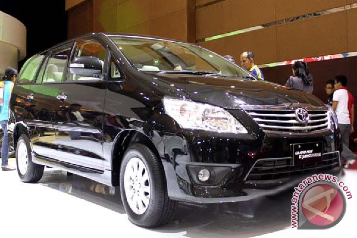 Varian Toyota Kijang Innova 