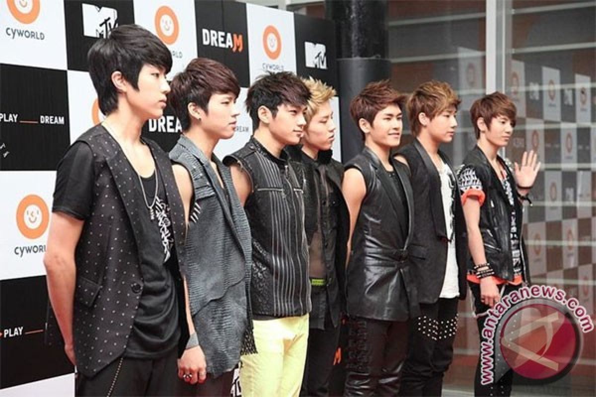 Infinite buka konser dengan "Destiny"