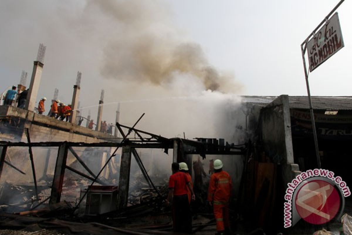 Enam ruko terbakar di Pontianak