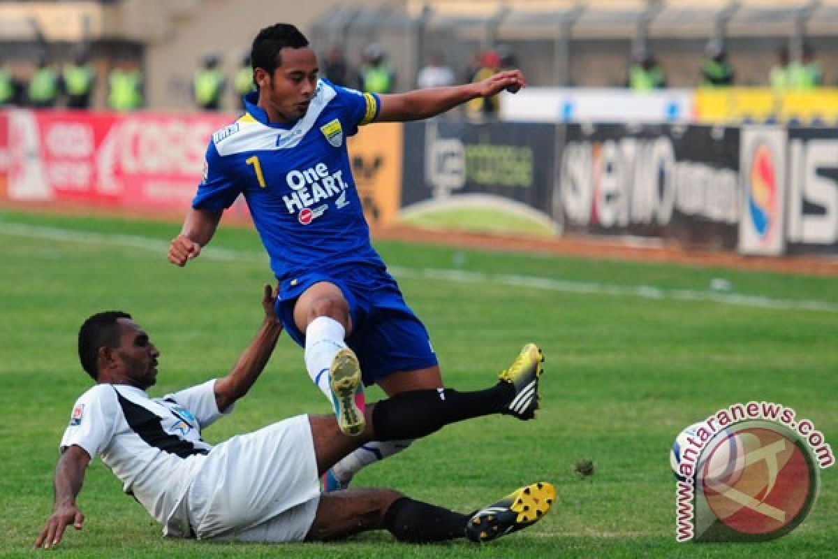 Persib kalahkan Persidafon 2-1