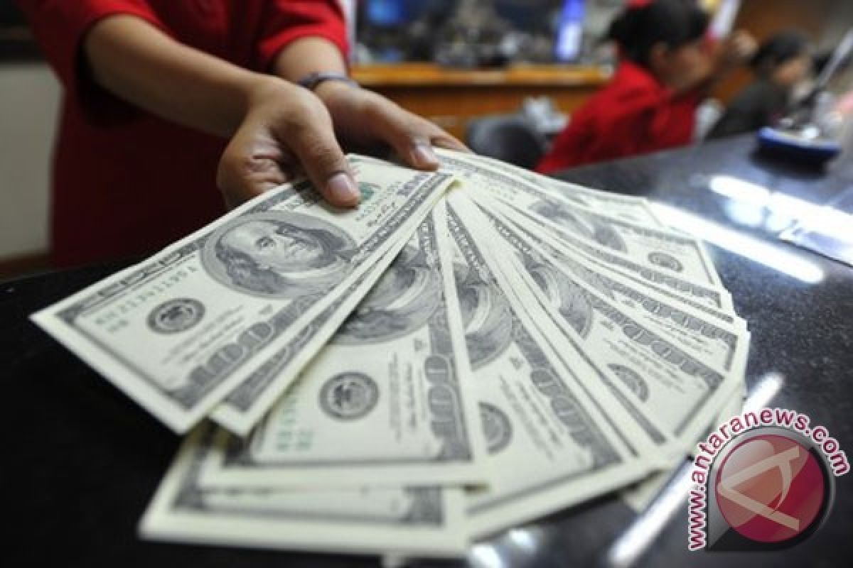 Dolar AS melemah jelang pernyataan Federal Reserve