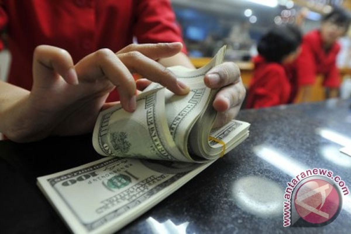 Rupiah menguat lagi ke 12.050 per dolar