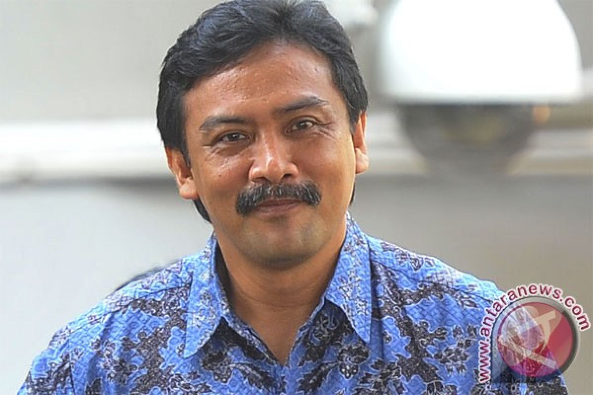 KPK detains former youth and sport minister