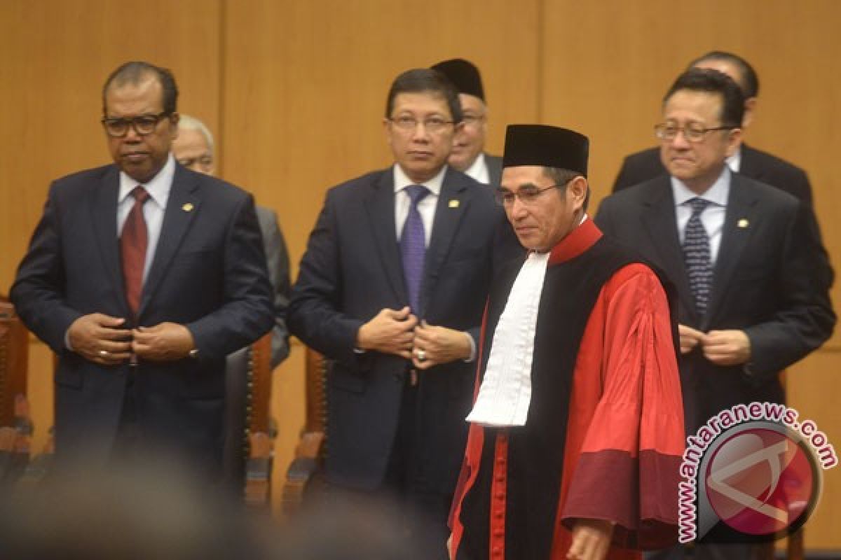 MK tidak tahu pertemuan Akil-Atut-Wawan di Singapura