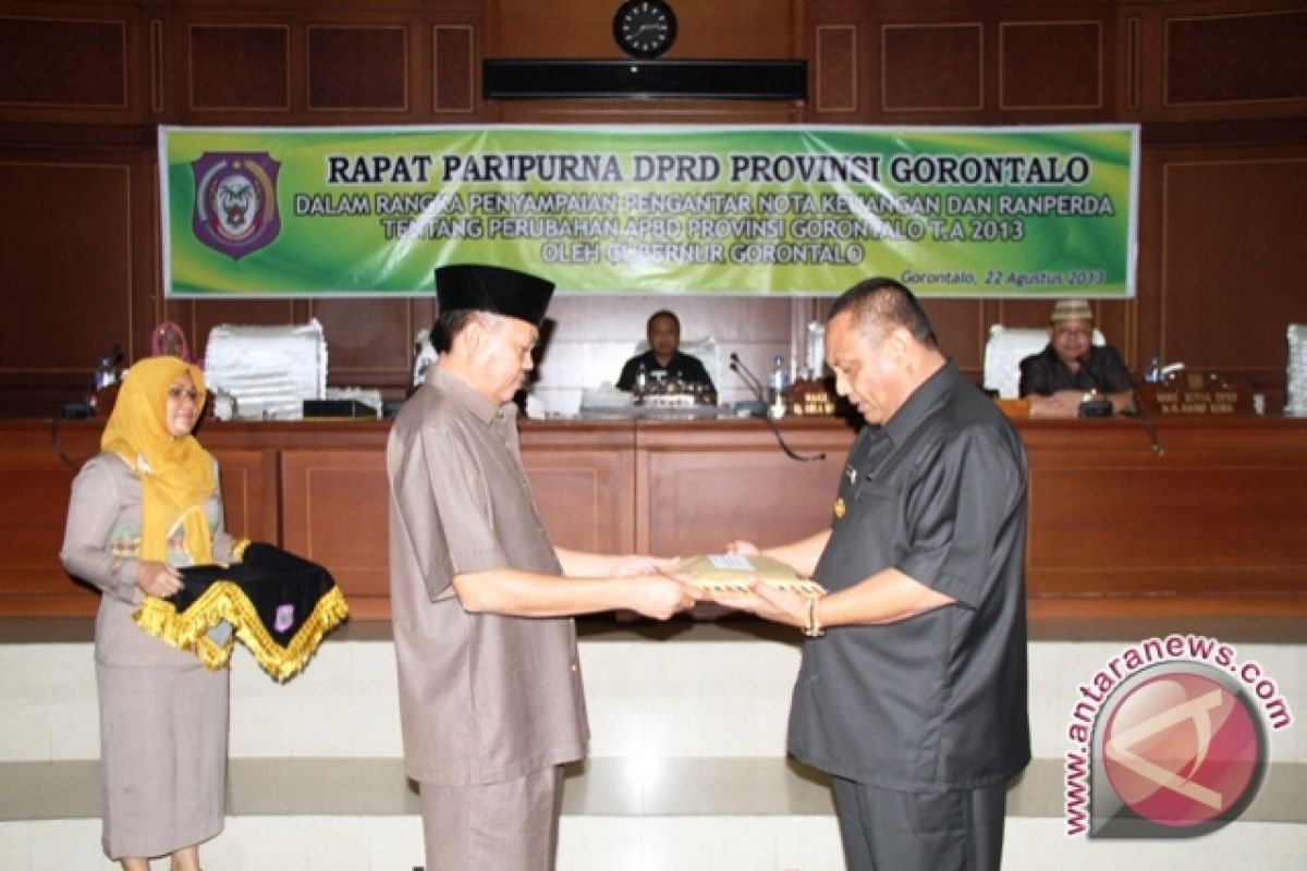 Gubernur Gorontalo Serahkan Usulan Ranperda APBD-P 2013