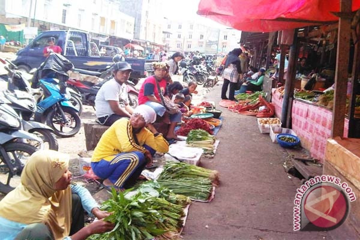 Puluhan PKL Pasar Panorama Ditertibkan