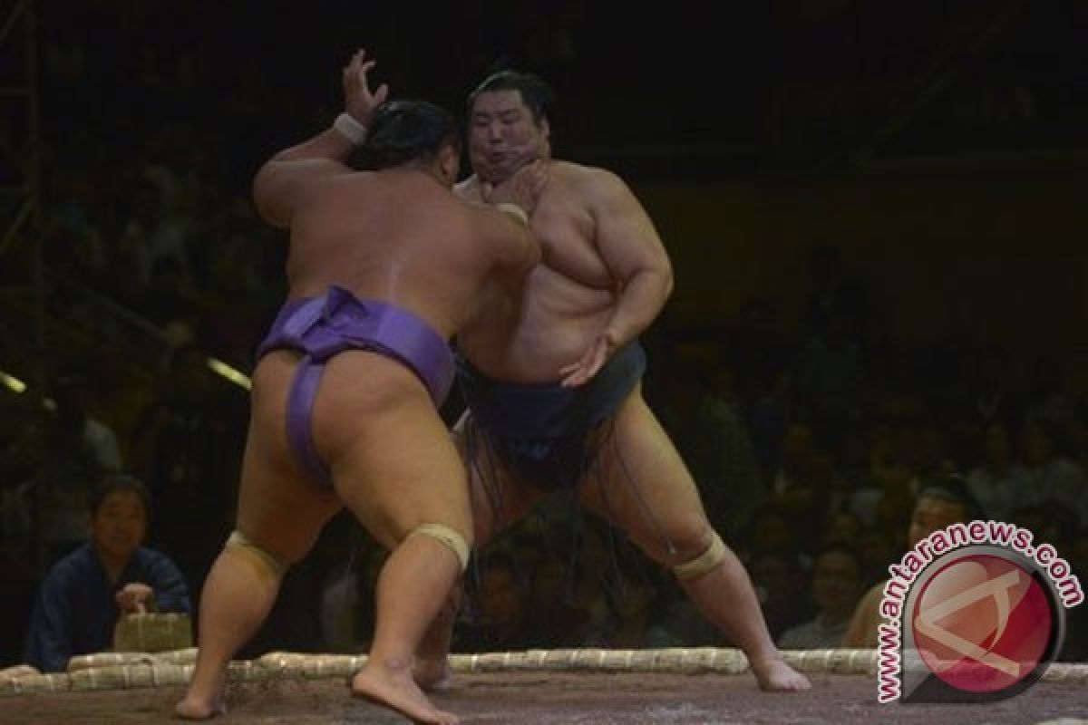 Penggemar kembali diizinkan menonton turnamen sumo di Jepang