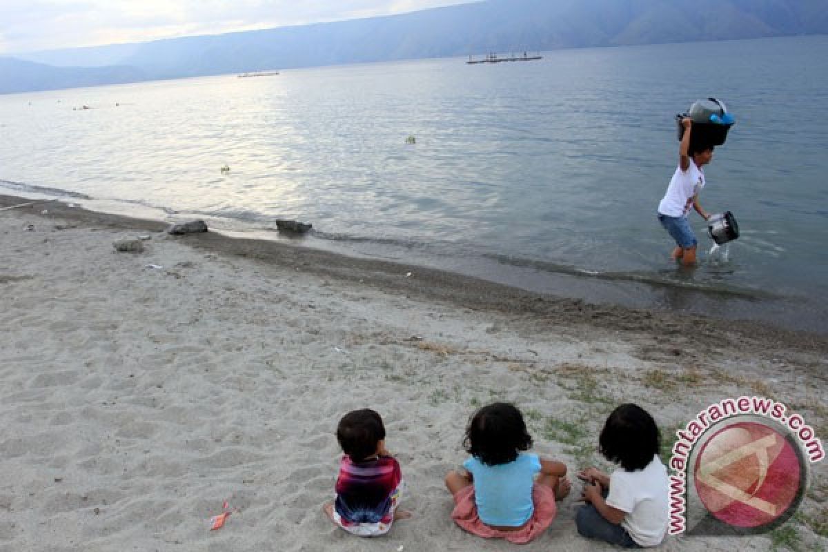 Luhut: pencemaran Danau Toba luar biasa