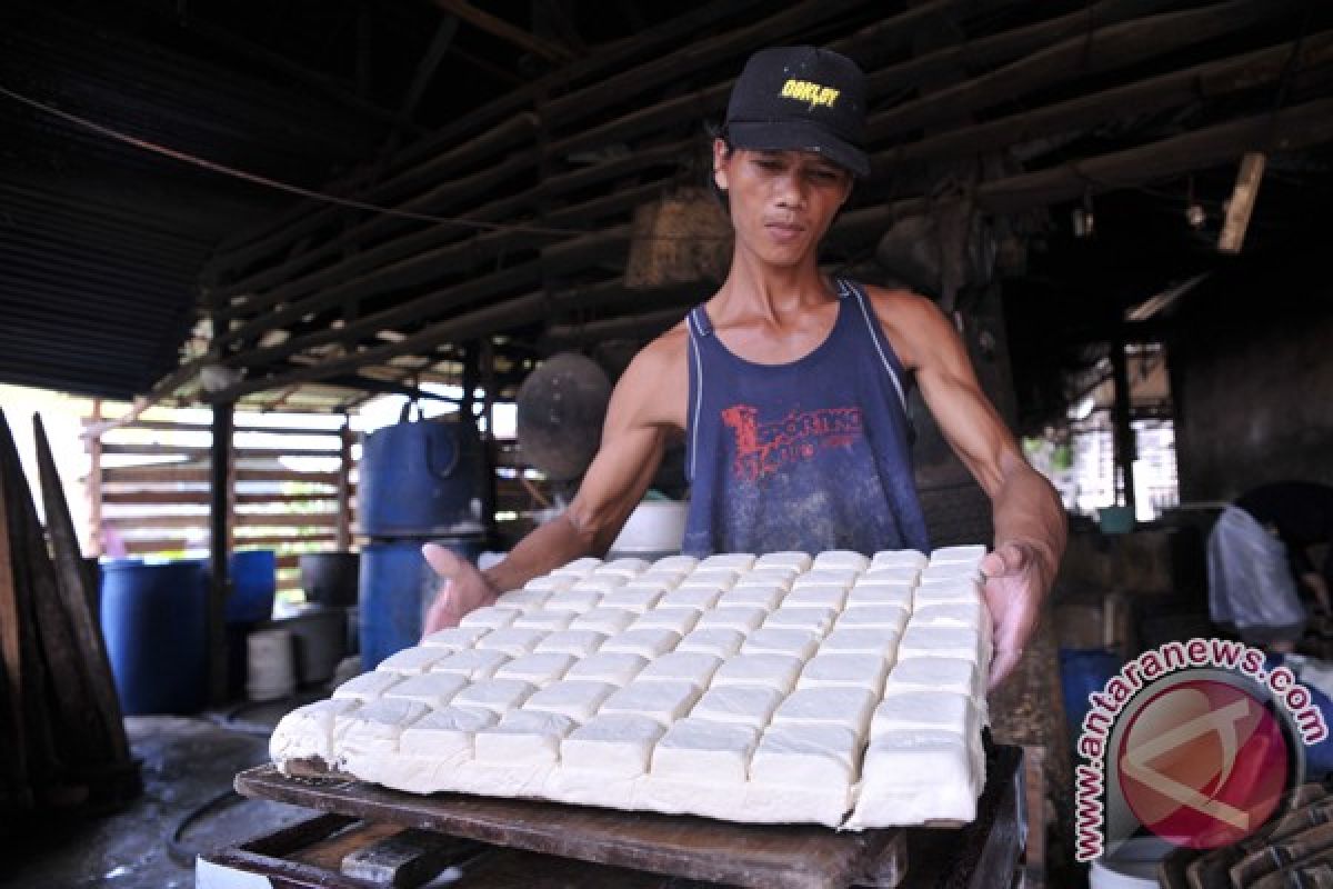 Harga kedelai naik, ukuran tahu tempe menciut