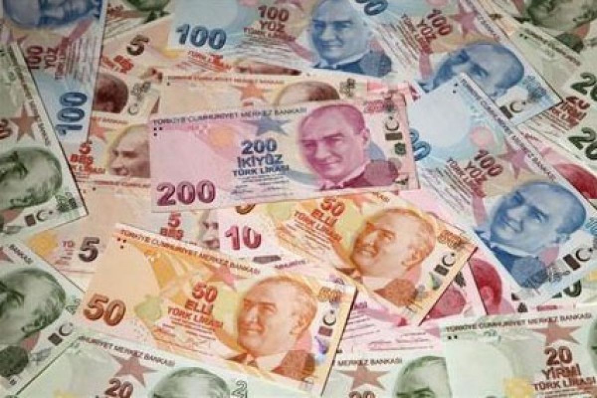 Mata uang Turki jatuh ke rekor terendah