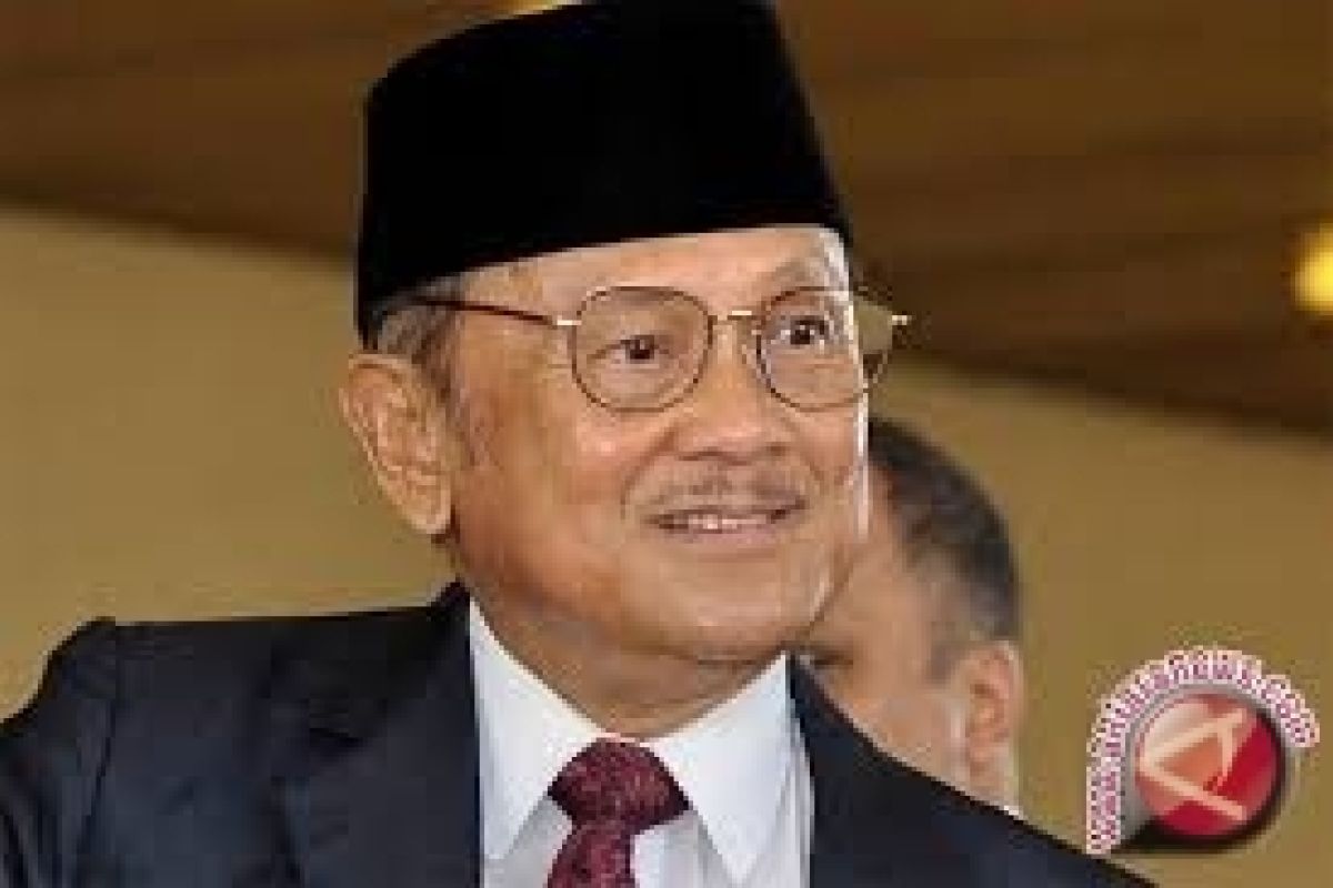 Habibie Wacanakan Sekolah Terpadu Tanpa Kertas 