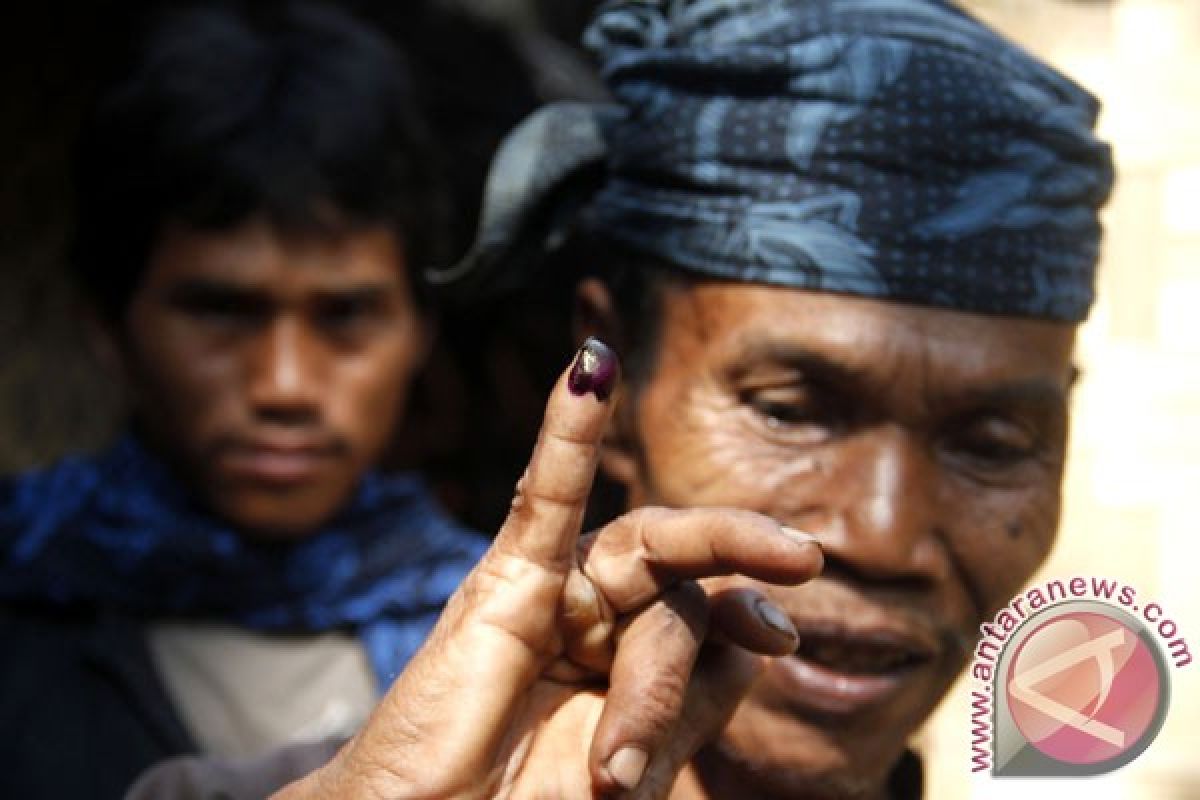 Tetua Baduy jalan kaki dua hari hadiri pelantikan bupati