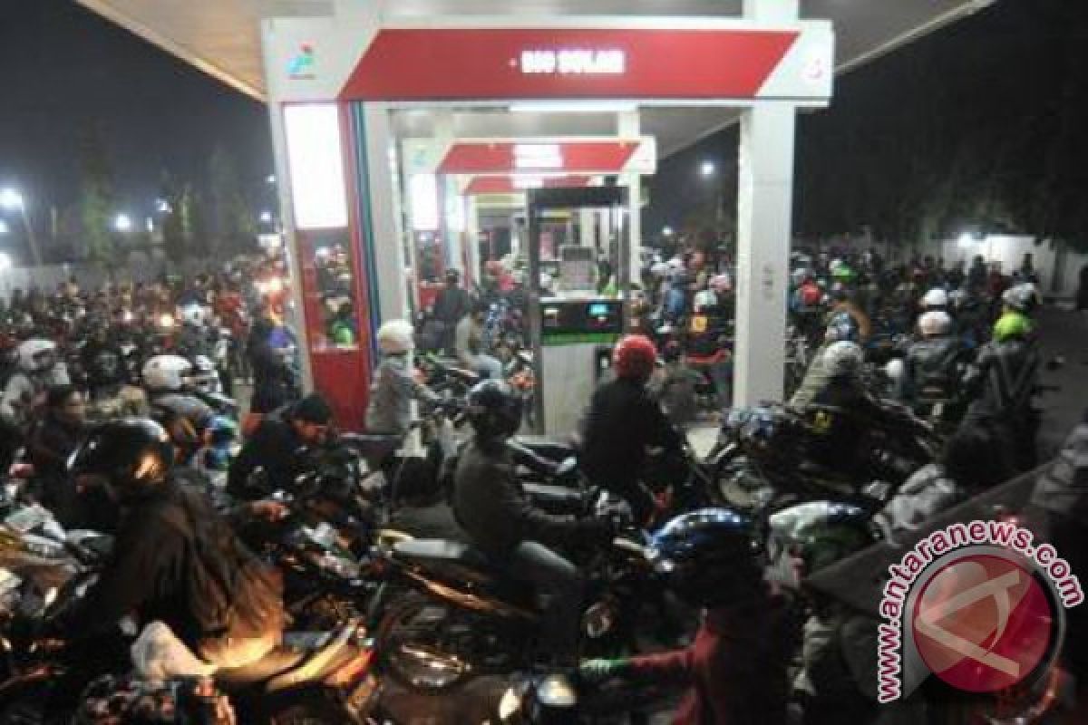 Pemudik bermotor padati sejumlah SPBU  Jalur Pantura