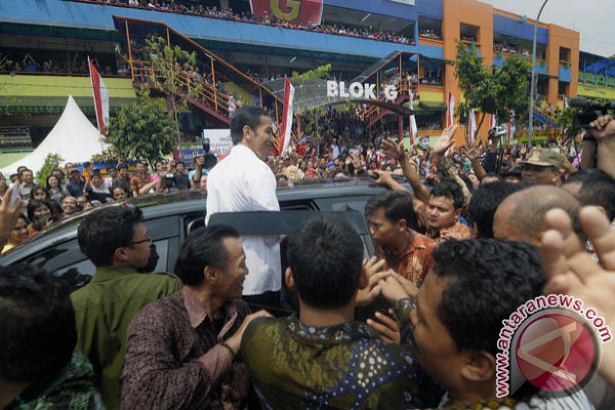 Jokowi tinjau renovasi pusat jajan Blok G Tanah Abang