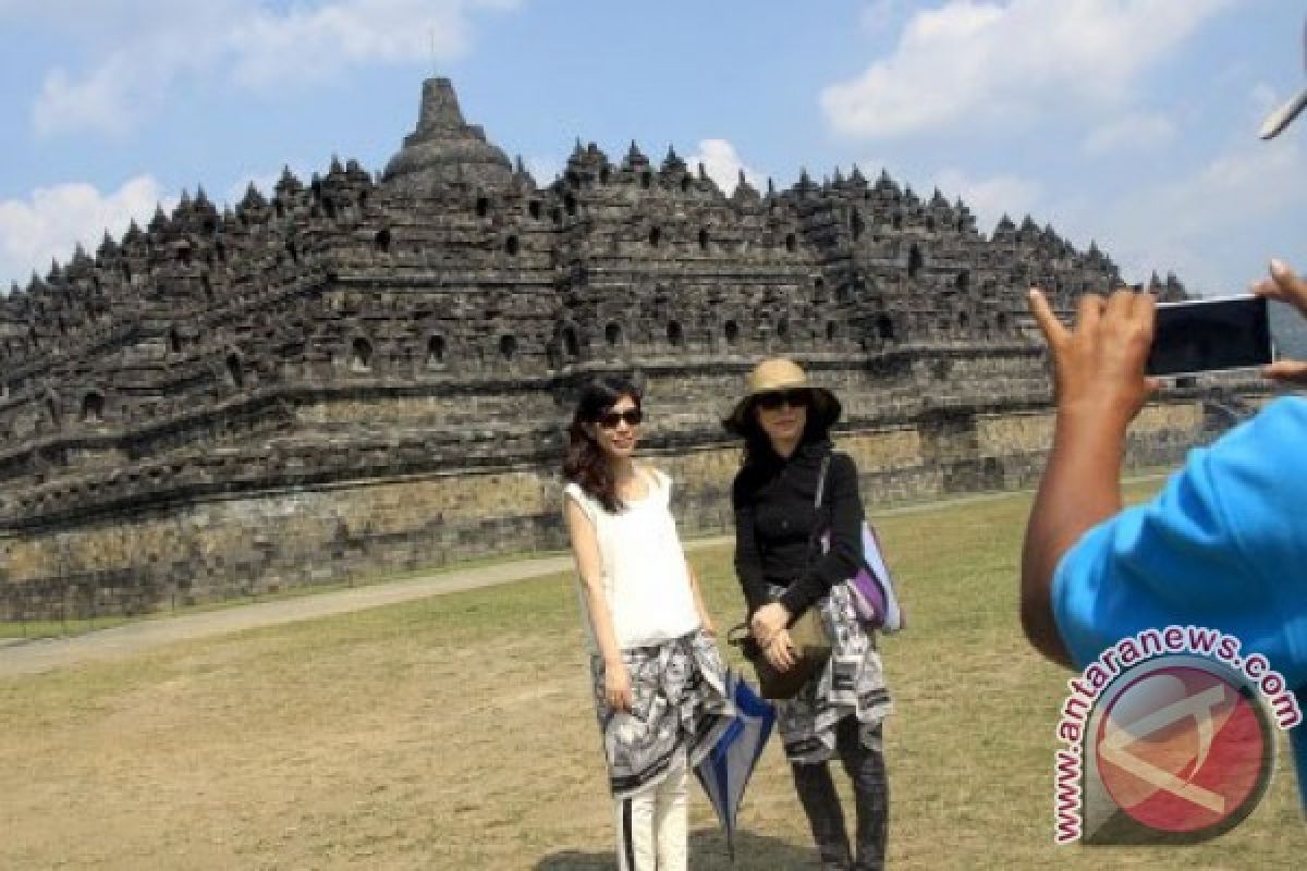 Borobudur temple confident of achieving tourist target in 2014