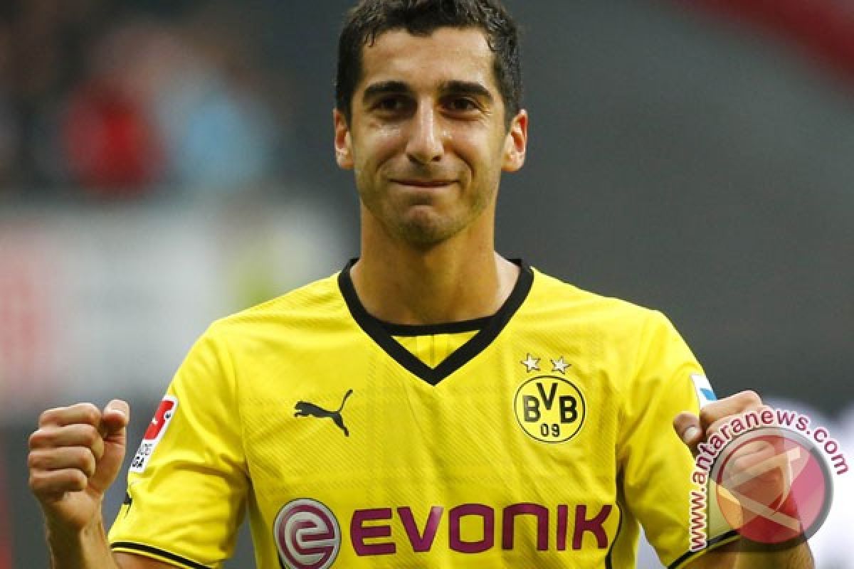 Mkhitaryan kontrak empat tahun dengan Manchester United