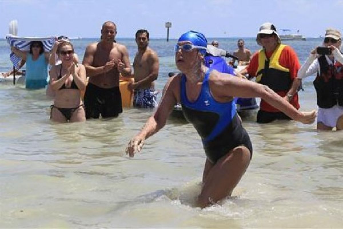 Diana Nyad, 64, renangi Selat Florida 53 jam dari Kuba