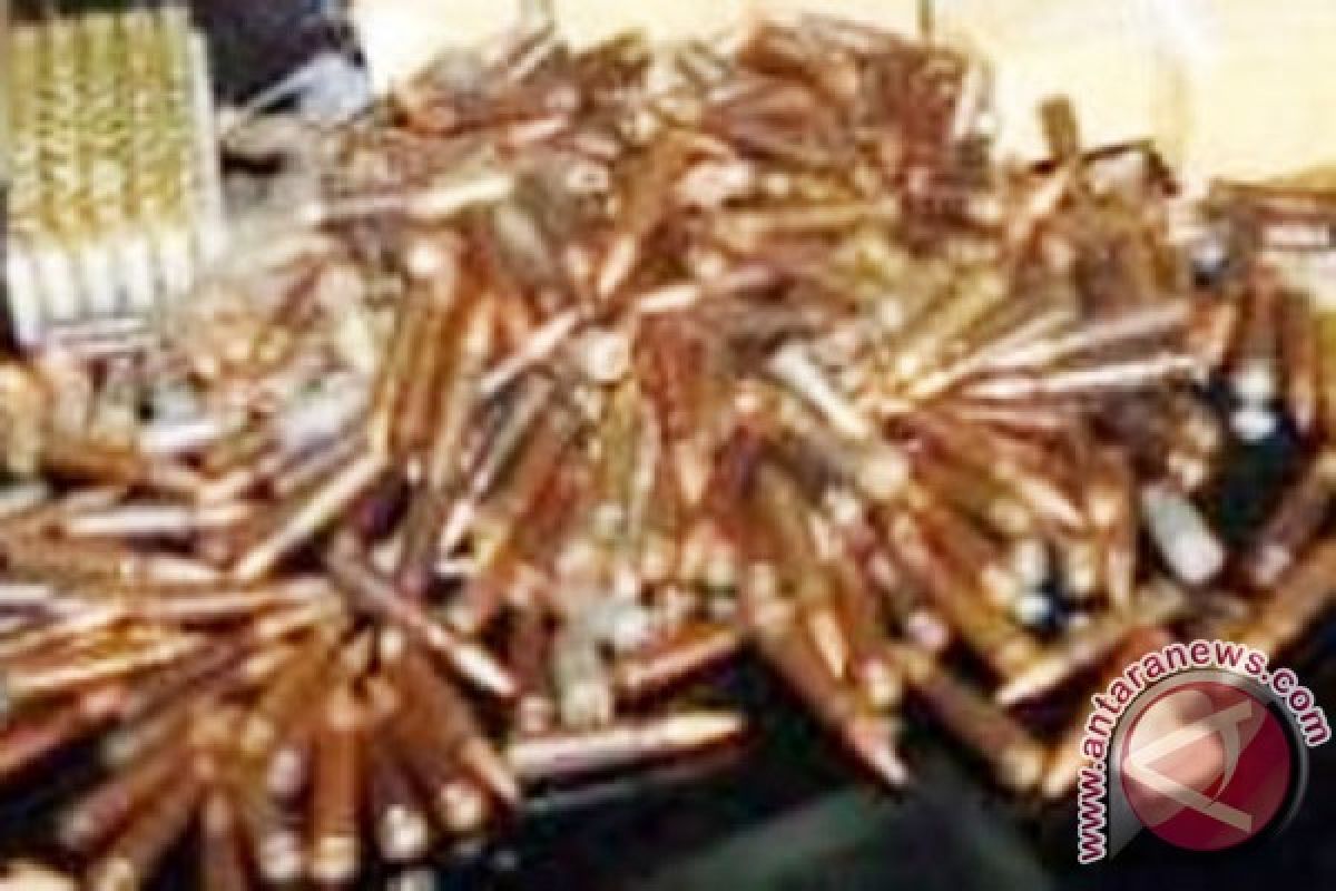Polsek Mampang amankan 10.276 peluru tajam aktif
