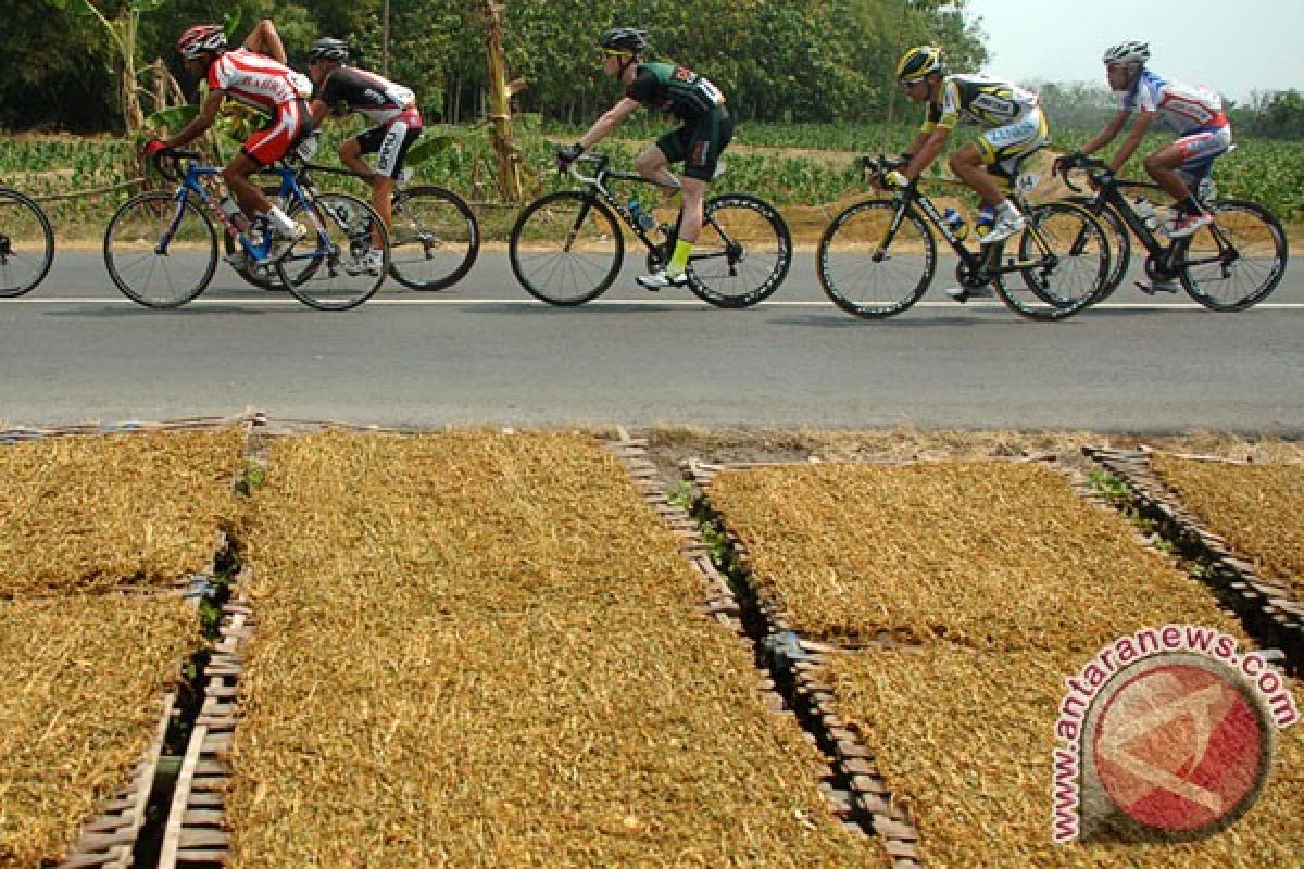 Pebalap Spanyol juarai etape kedua TdEJ 2013