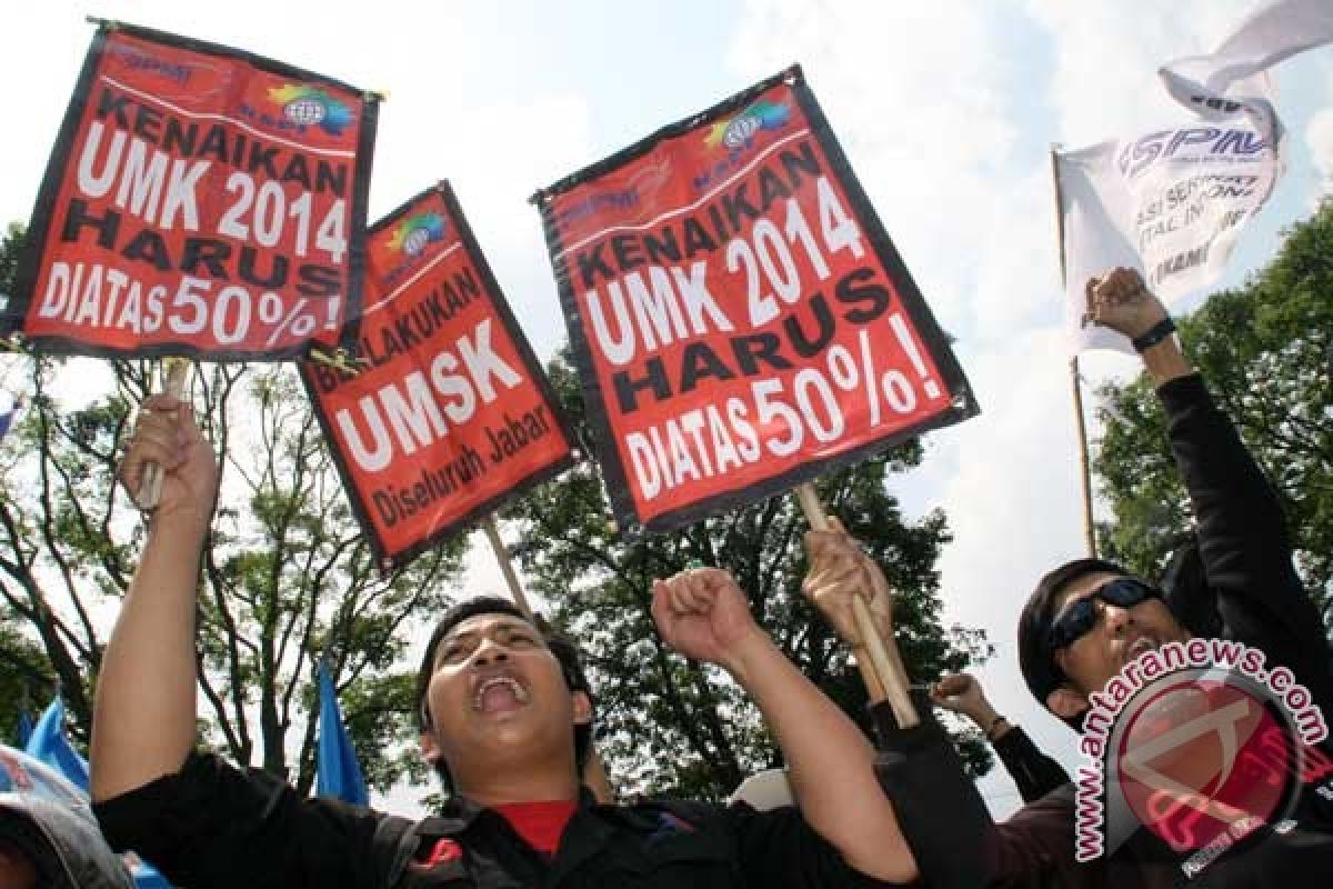 Buruh Tangerang sosialisasikan mogok nasional ke pabrik-pabrik
